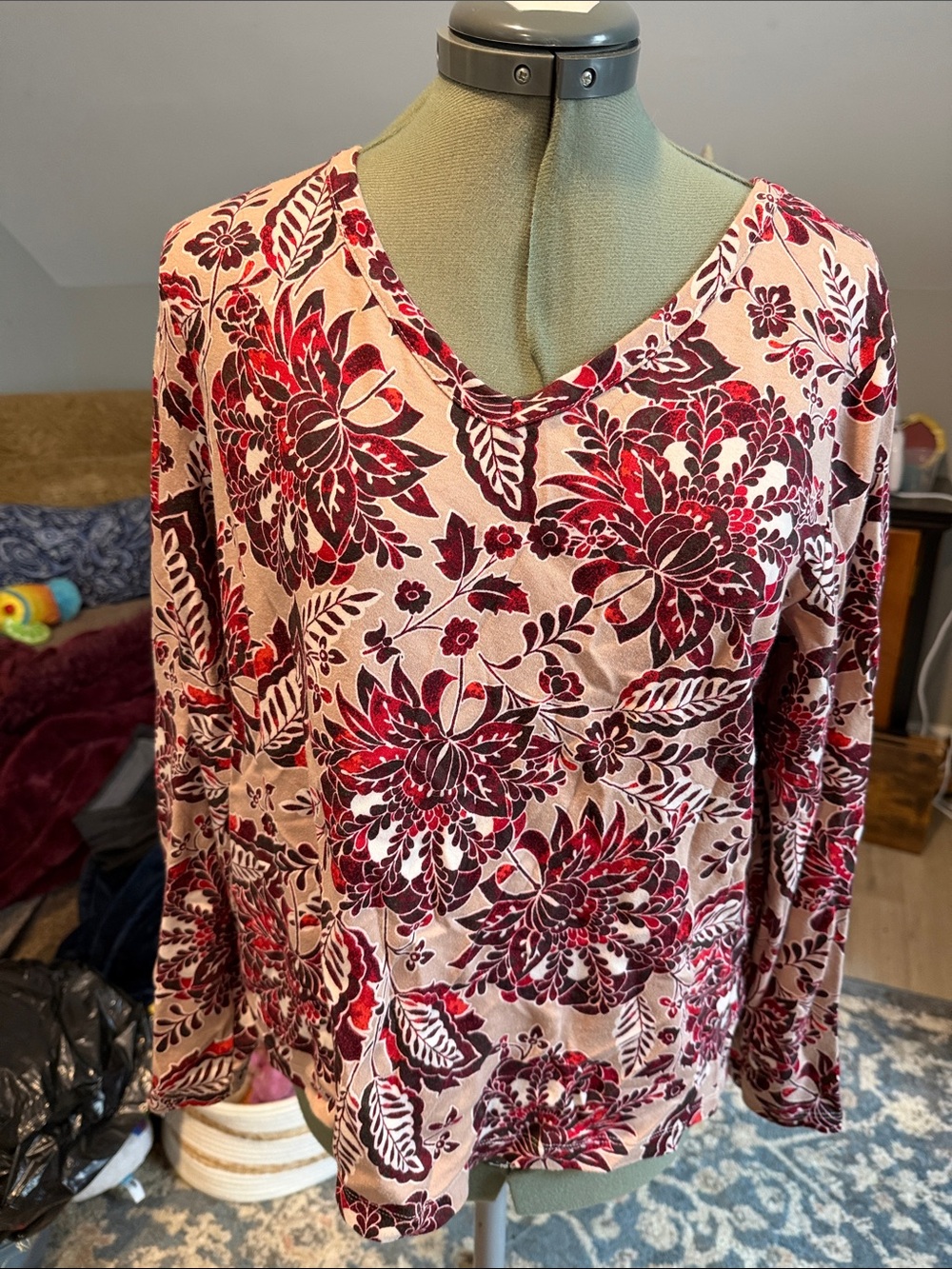 croft & barrow Red Floral V-Neck Long Sleeve Top